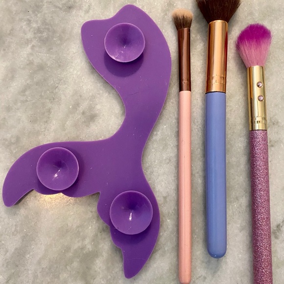 NWT Makeup Brush Cleansing Mat Large Mermaid - Picture 3 of 3